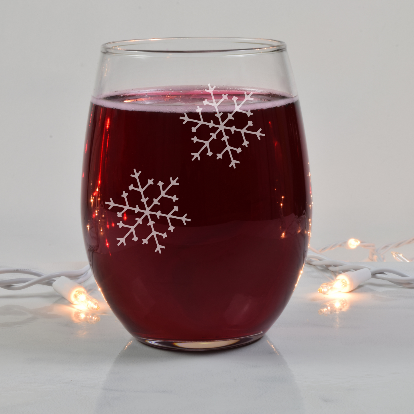 Arctic Elegance Snowflake Etched Stemless Wine Glass 20.5oz | Snowflake Wine Glasses - Expressive DeZien