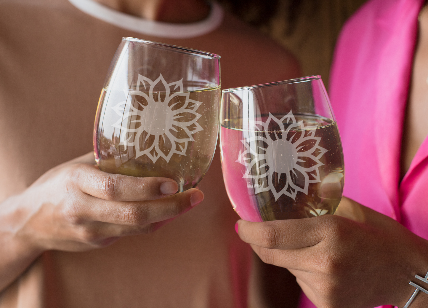 Personalized Sunflower Wine Glass 20.5oz Stemless, Hand-Etched, Dishwasher Safe Custom Gift for Wedding, Birthday, Bridesmaid