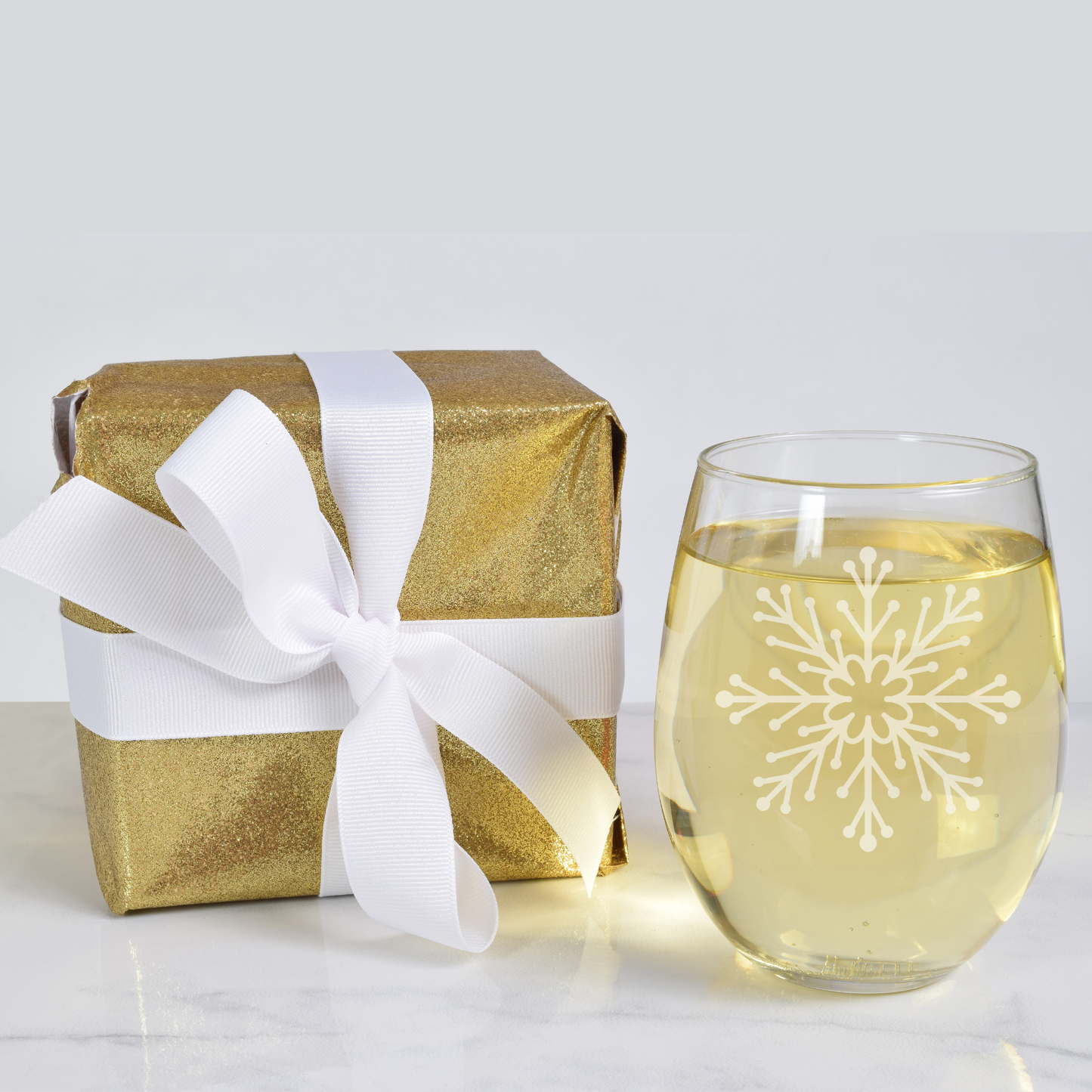 Queen's Whirl Etched Stemless Wine Glass 20.5oz | Snowflake Wine Glasses - Expressive DeZien