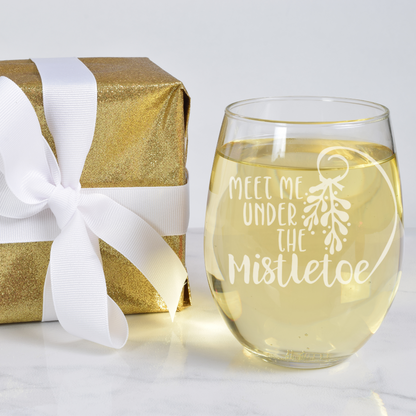 Meet Me Under the Mistletoe Etched Stemless Wine Glass 20.5oz | Christmas Wine Glasses - Expressive DeZien 