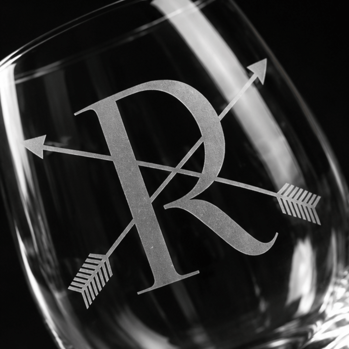 Crossed Arrow Monogram Etched Stemless Wine Glass | 20.5 oz