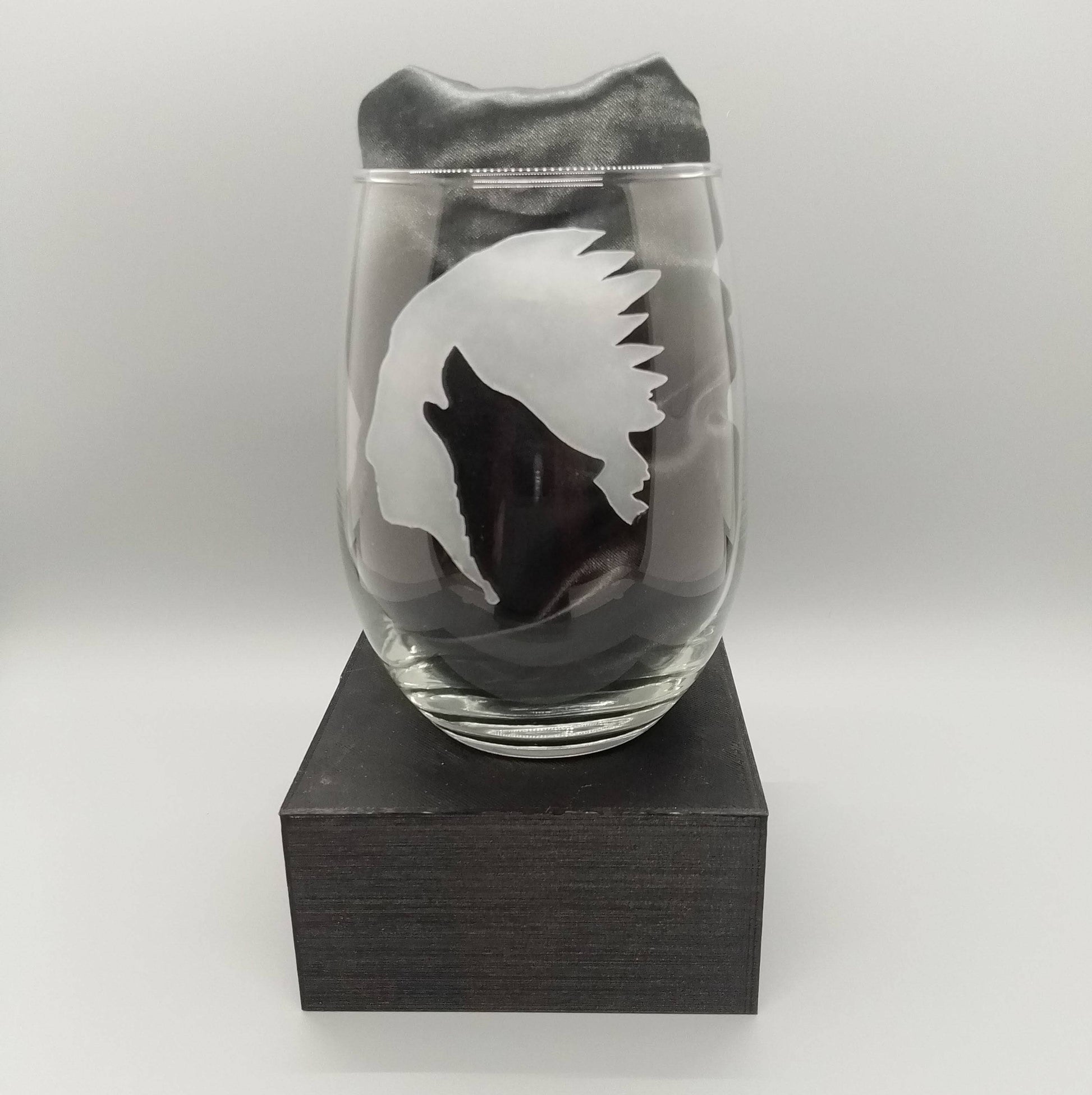 Native Wolf Sandblast Etched Stemless Wine Glass 20.5oz - Expressive DeZien 